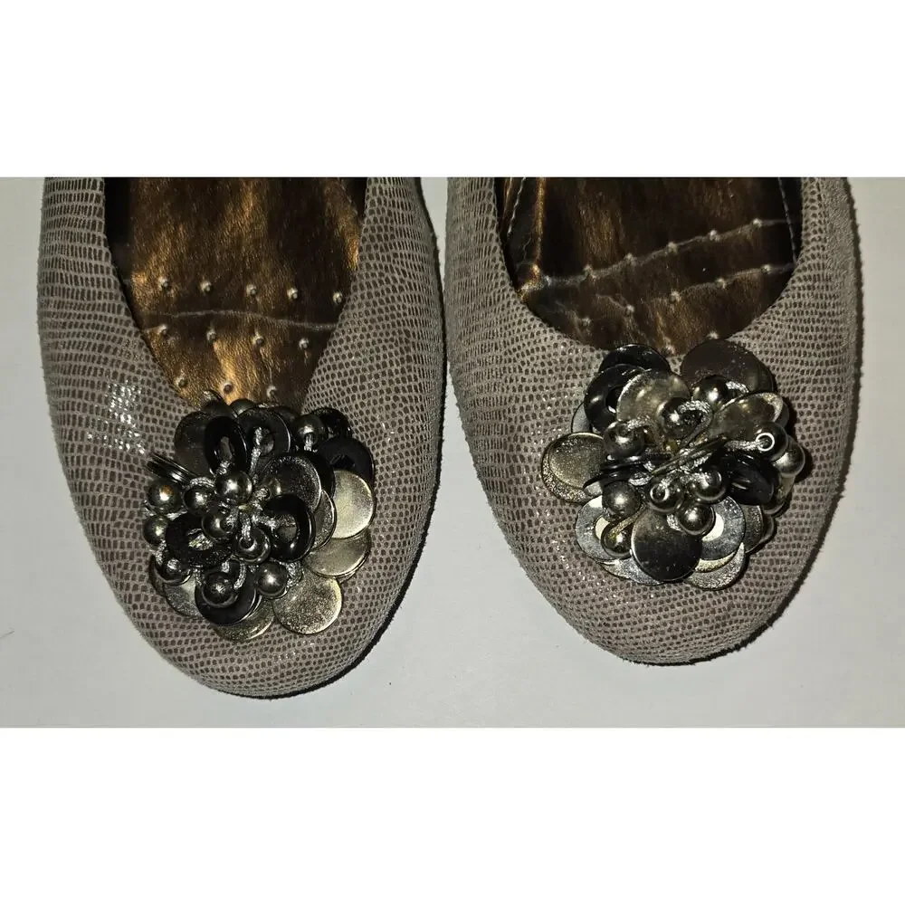 Calvin Klein Maxee US Womens Size 9m Ballet Flats Tan w/ Silver Metal Beebops